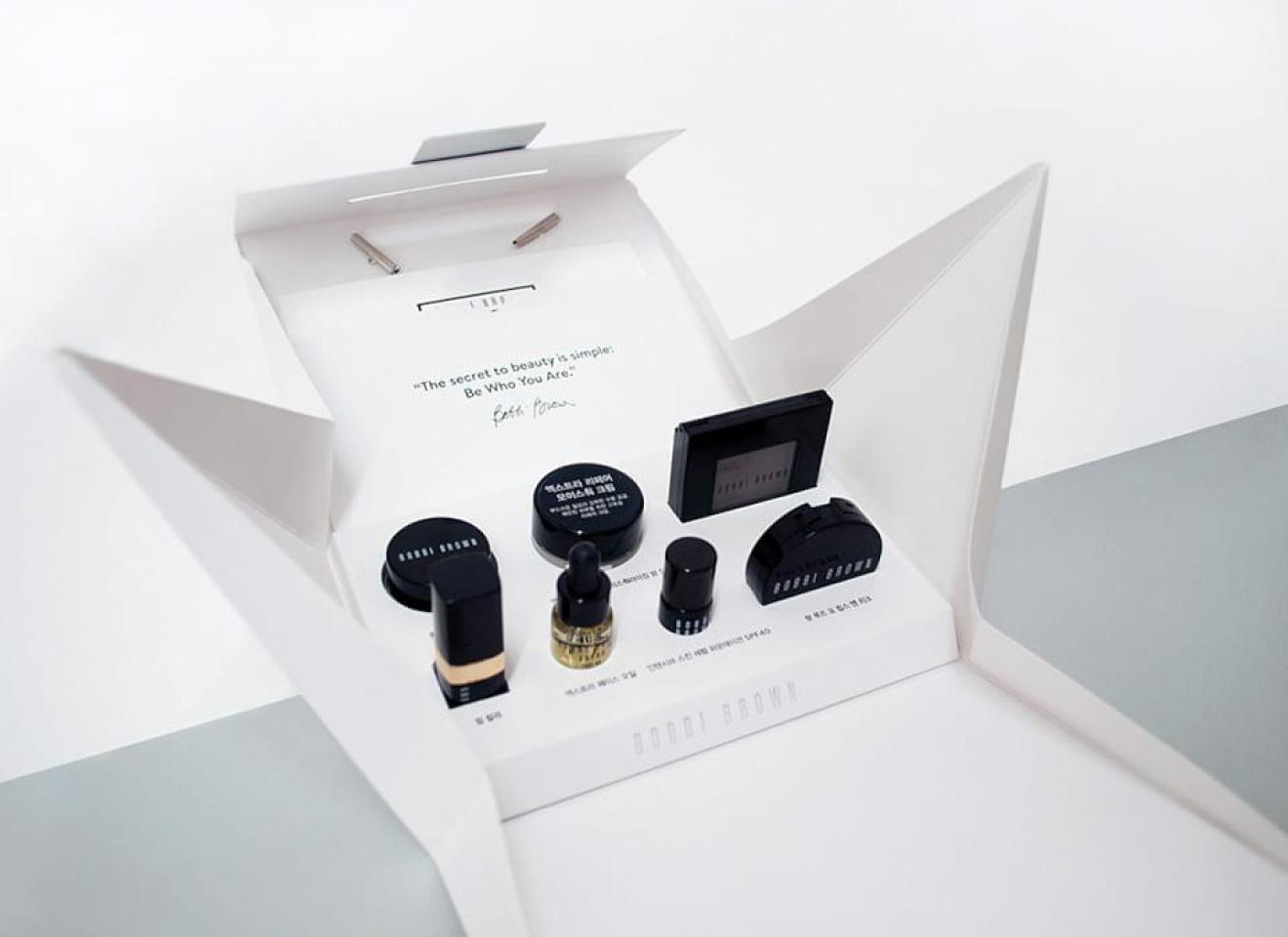 Подарочная упаковка для набора косметики Bobbi Brown
