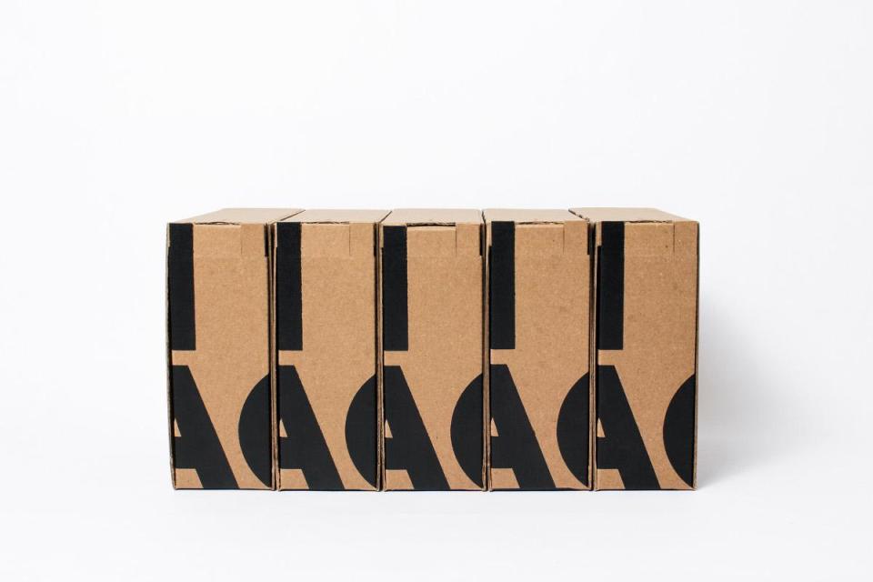 Cd Box для доставки продукции студии Sin Imagen