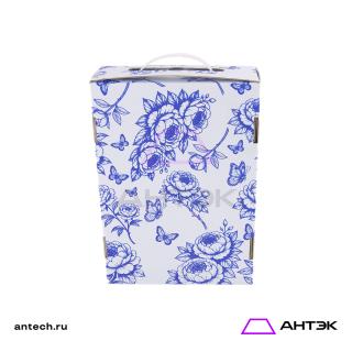 Подарочная коробка с ручкой 220х320х100 МГК с печатью "Синие пионы"