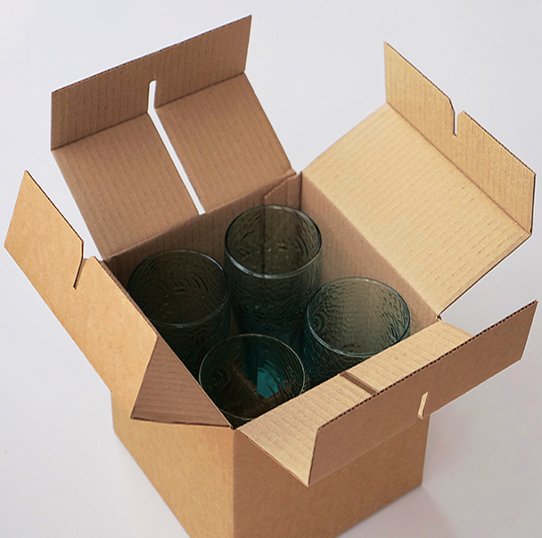 Коробки для доставки заказов, сделанных в интернет-магазинах и маркетплейсах